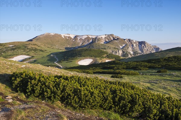 View from Waxriegel mountain to Schneeberg summit