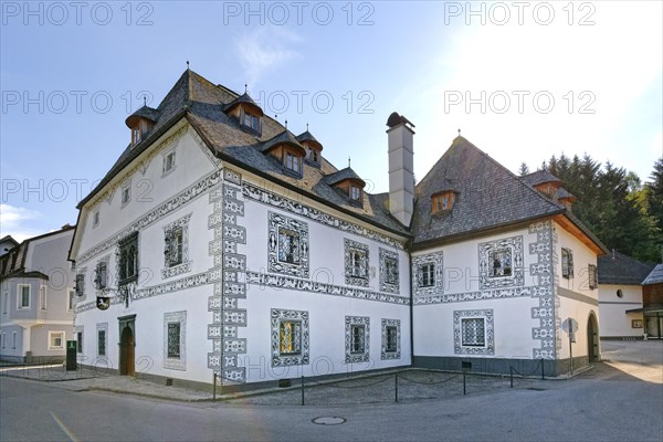 Amon House with sgraffito