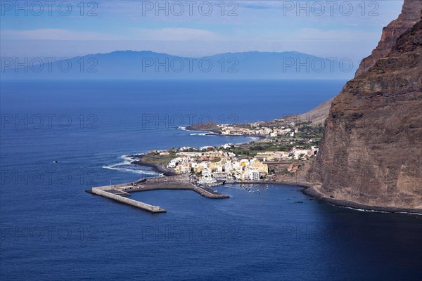 Harbor in Vueltas