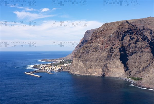 Harbor in Vueltas