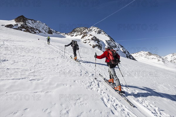 Ski tourers ascending Fineilspitze peak