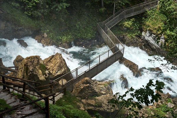 Pedestrian bridge over the Gollinger waterfall