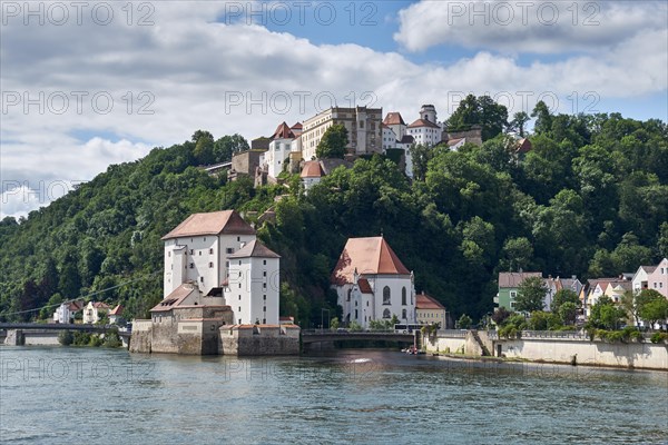 View over the Danube to the castle Veste Oberhaus and Veste Niederhaus