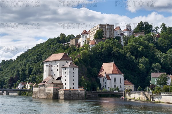 View over the Danube to the castle Veste Oberhaus and Veste Niederhaus