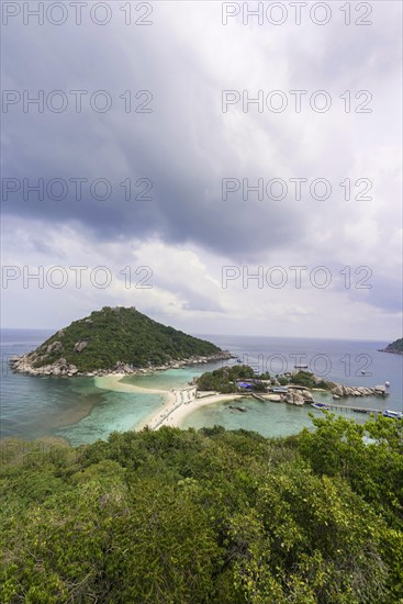 View across Koh Nang Yuan or Nangyuan