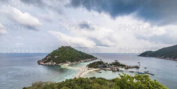 View across Koh Nang Yuan or Nangyuan