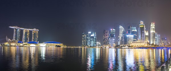Panorama Marina Bay at night