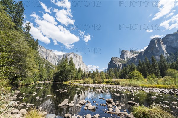 Valley View overlooking El Capitan and Merced River