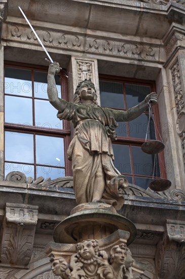 Sculpture of Justitia in front of city hall