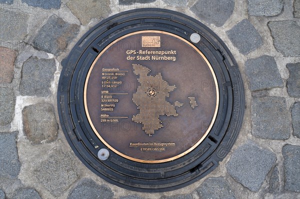 Manhole covers as a GPS reference point on the Hauptmarkt square