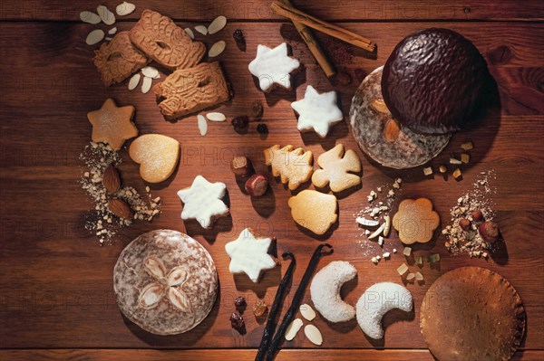 Various biscuits and gingerbread