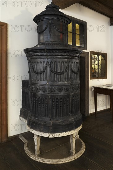Cockle stove dating from the Biedermeier period 1818-1848