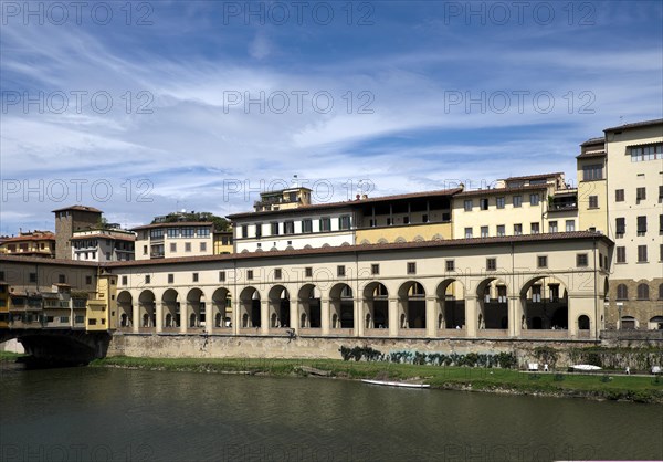 Corridoio Vasariano along the Arno river