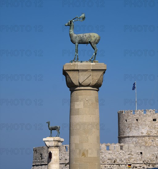 Columns with a stag and a doe