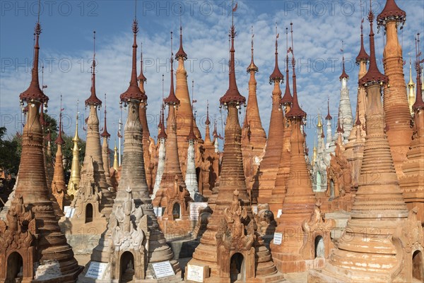 Buddhist stupas of Shwe Inn Thein Paya