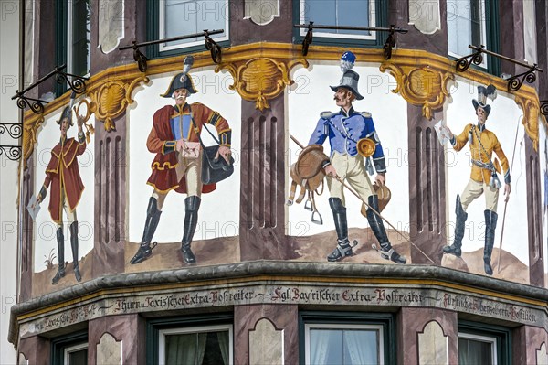 Luftlmalerei mural of various post riders at the bay window of the Hotel and Gasthof Zur Alten Post