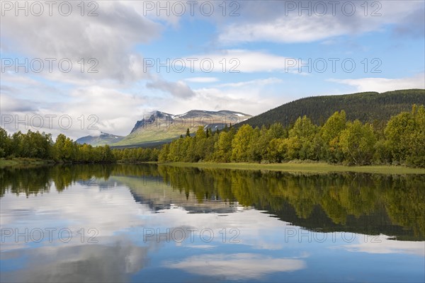 Reflection in Tarraatno river