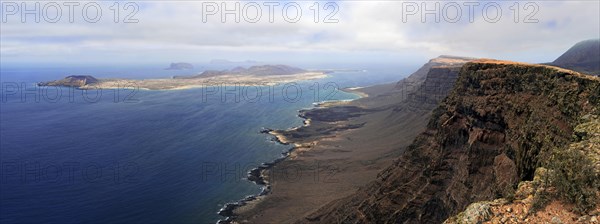 View from Guinate trail to island of La Graciosa