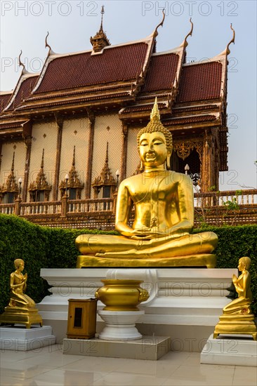 Golden Buddha statues in front of Wat Baan Rai