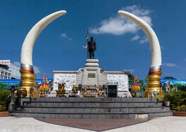 Monument to Phraya Surin Phakdi Si Narong Changwang