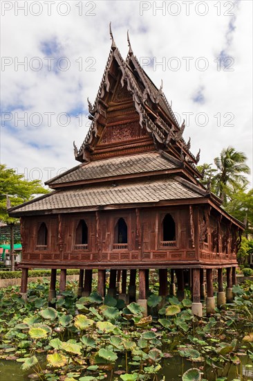 Wat Thung Si Mueang