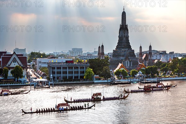 Royal barge procession on the Mae Nam Chao Phraya