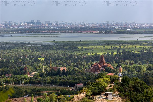 Tower of Wat Prasat Sowann Thamareach temple