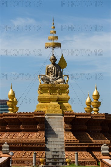 Bronze statue of monk Hun Sen Park Chuon Nat at Neak Banh Teuk Park