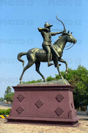 Equestrian monument on National Highway 7