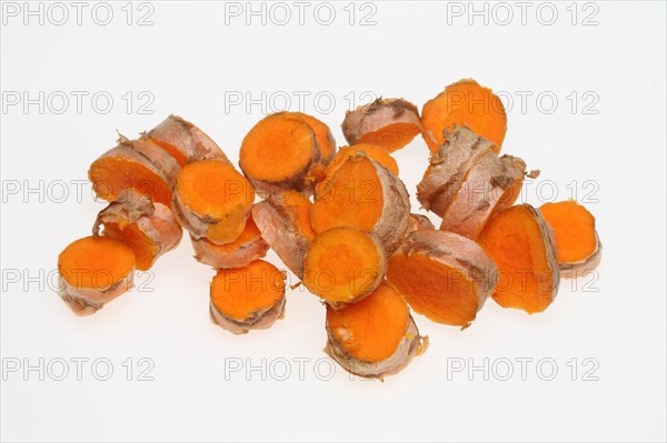 Sliced turmeric root (Curcuma domestica)