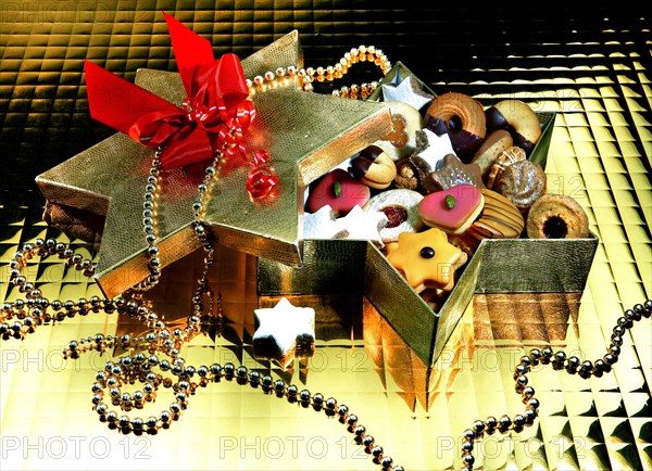 Christmas cookies in a star-shaped box