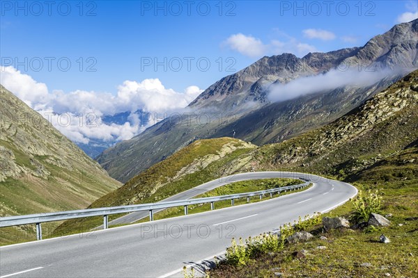 Mountain pass road