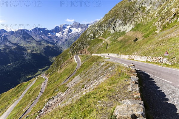 Mountain pass road