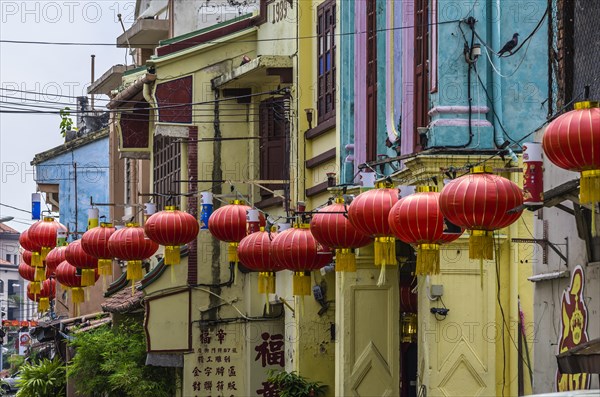 Hauserfront with red lanterns in the Chinatown district of Kampung Bakar Batu