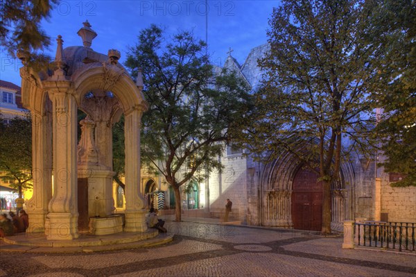 Largo do Carmo square with drinking fountain