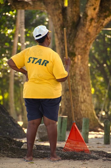 Major woman worker in a shirt with the inscription "star"