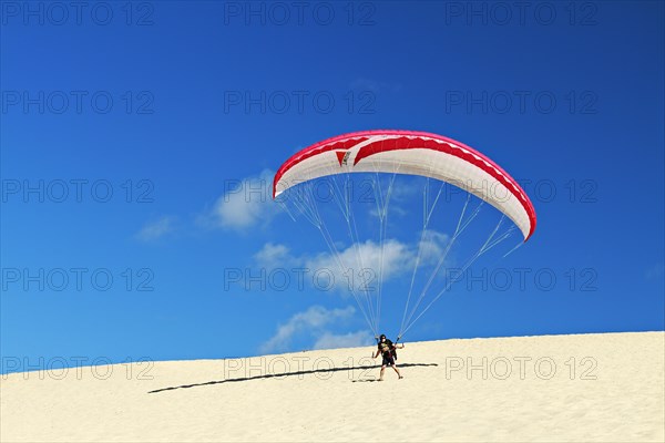 Paraglider on the Dune of Pilat