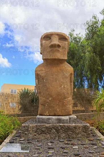 Moai sculpture