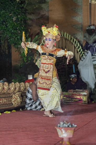 Legong trance and paradise dance performed by Panca Arta troupe