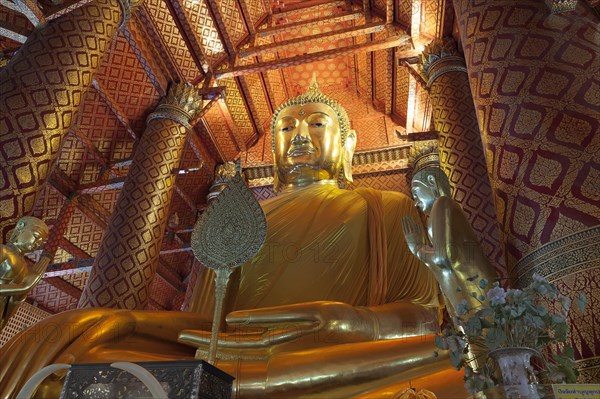 Giant Buddha in Wat Phanan Choeng temple