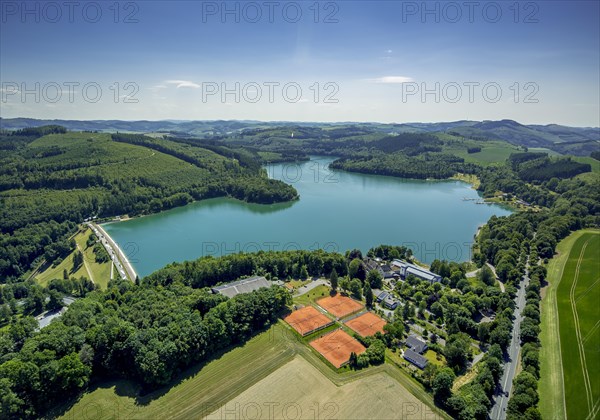 Hennesee with Hennesee hotel