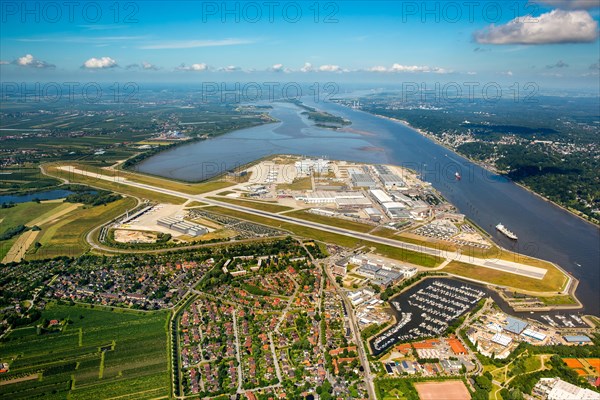 Runway and production halls of the Airbus airport