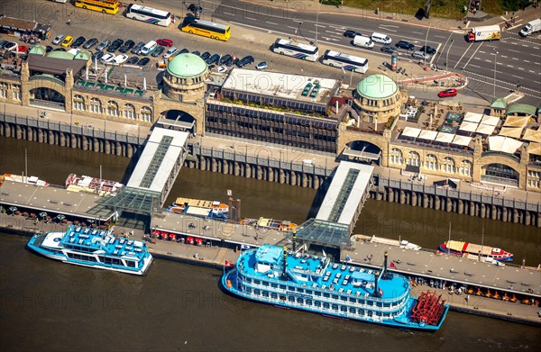 St. Pauli Piers with the excursion boat Louisiana Star