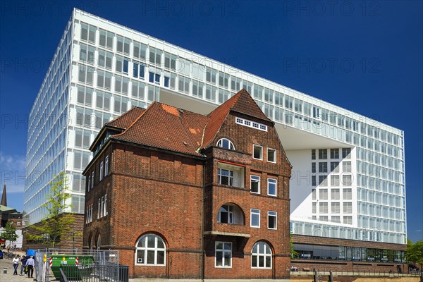 Ericus-Contor and old brick building in HafenCity