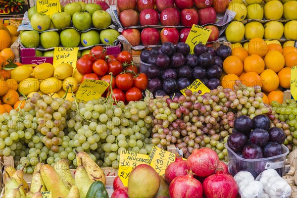 Fruit on a sales booth