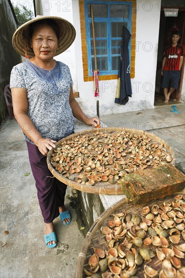 Chinese woman wearing a straw hat