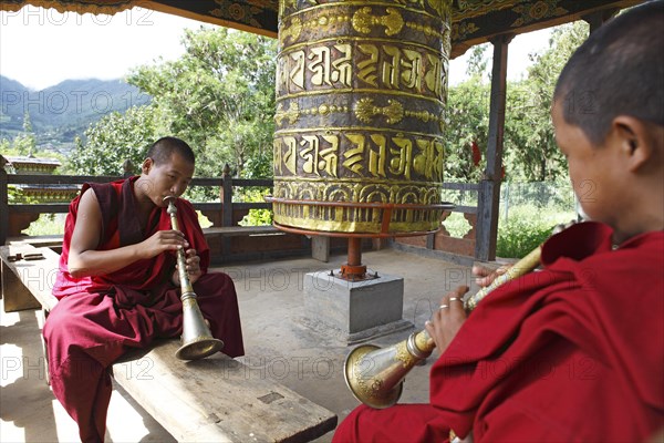 Monks playing Gyalings