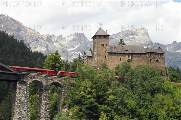 Train crossing Trisanna Bridge in front of Castle Wiesberg