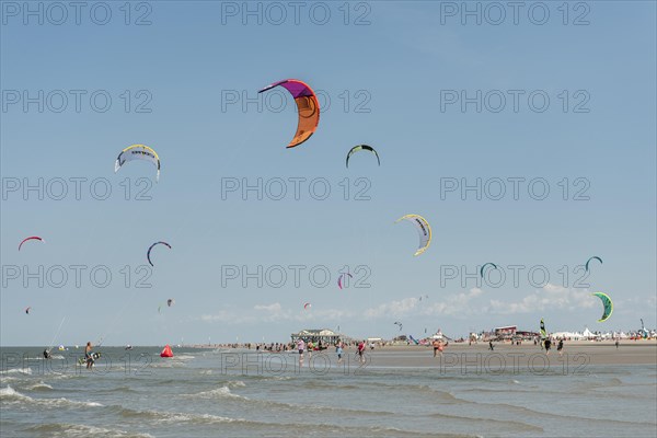Kitesurfers