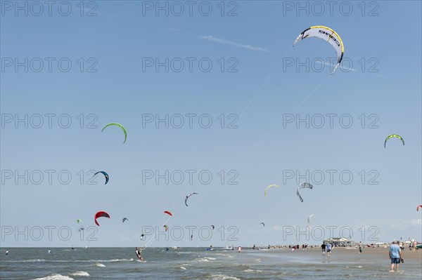 Kitesurfers